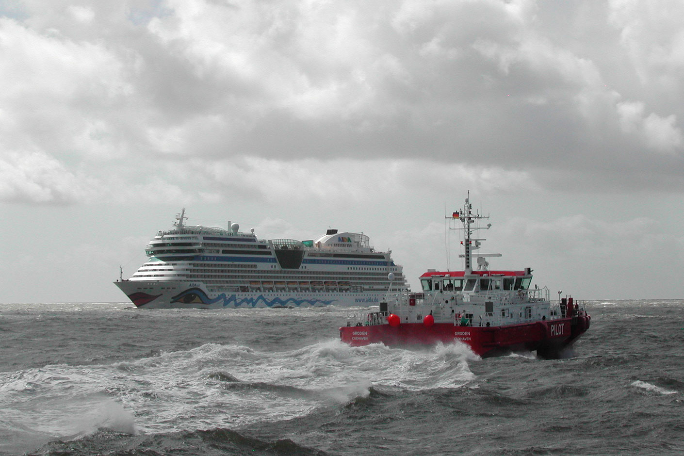 pilotenboot-bei-seegang