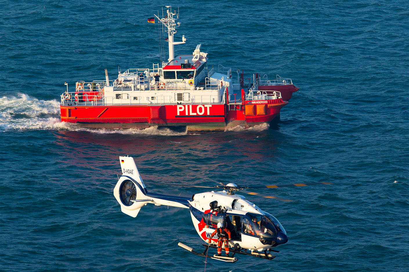 pilotenboot-und-helikopter